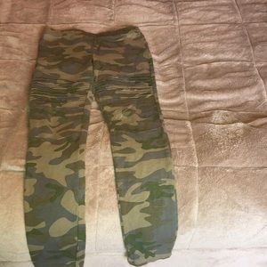 Camouflaged kids leggings